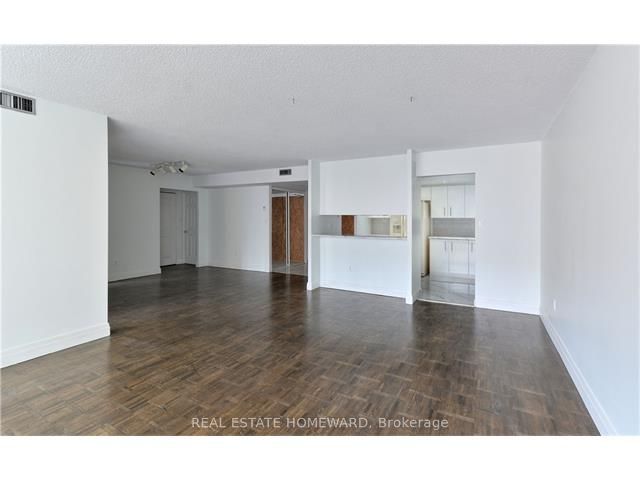 71 Charles St E, #302