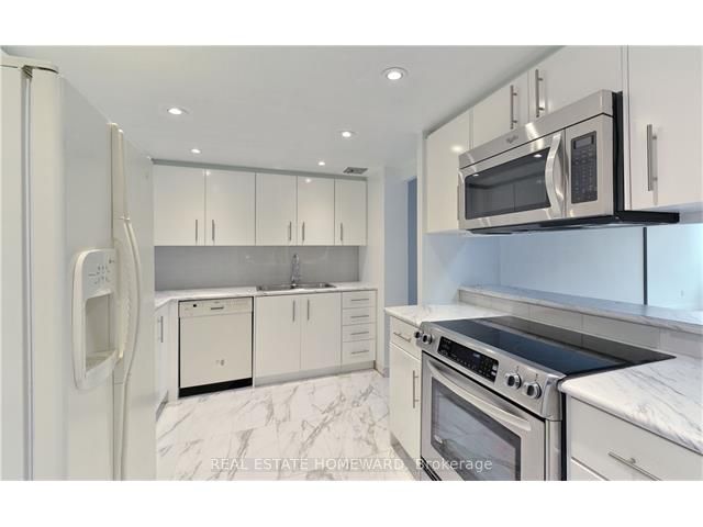 71 Charles St E, #302
