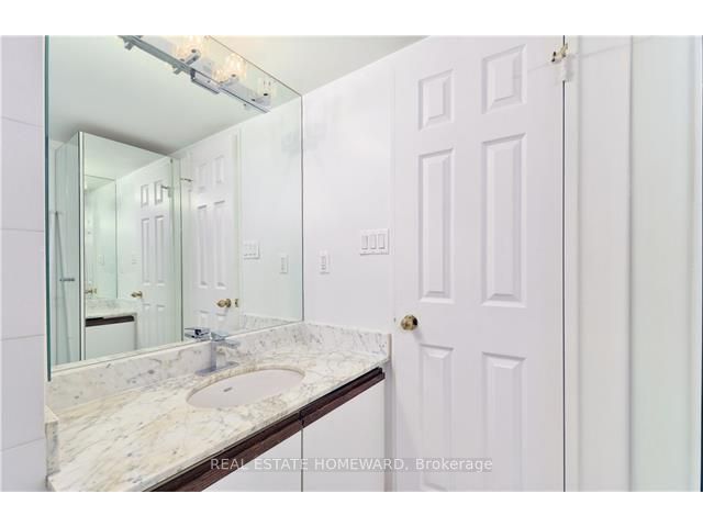 71 Charles St E, #302