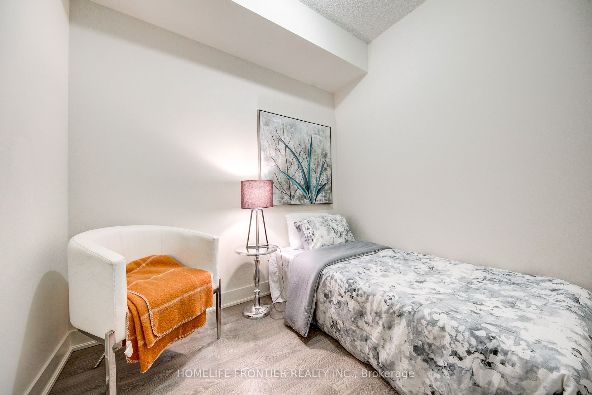 30 Roehampton Ave, #412