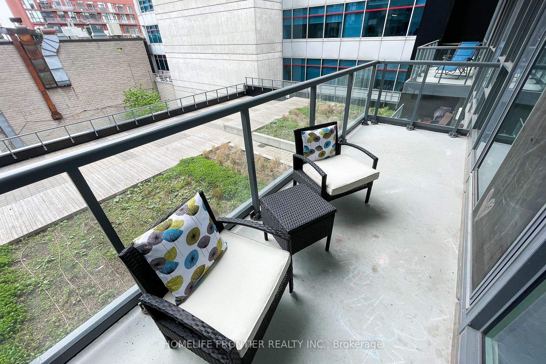 30 Roehampton Ave, #412
