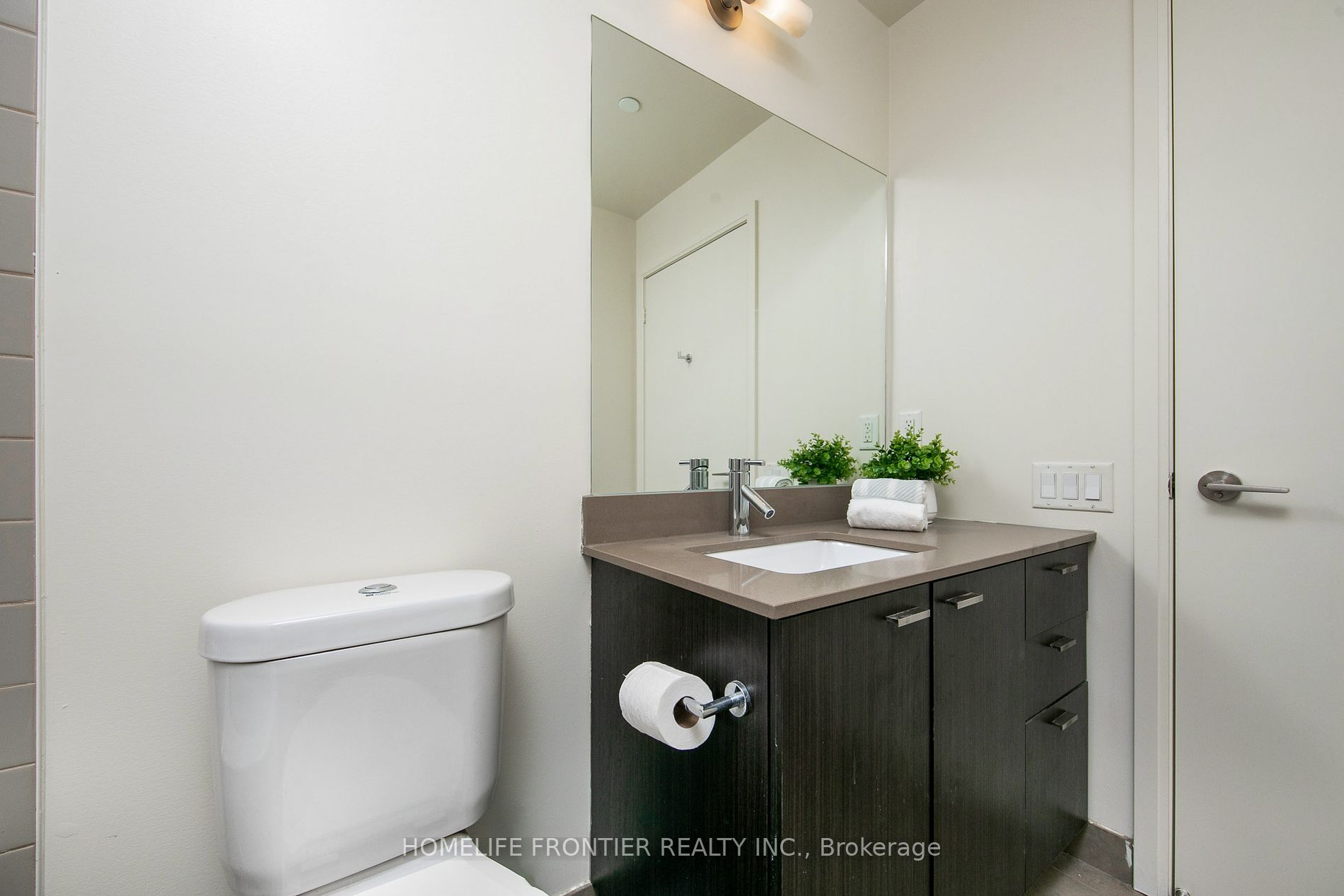 30 Roehampton Ave, #412