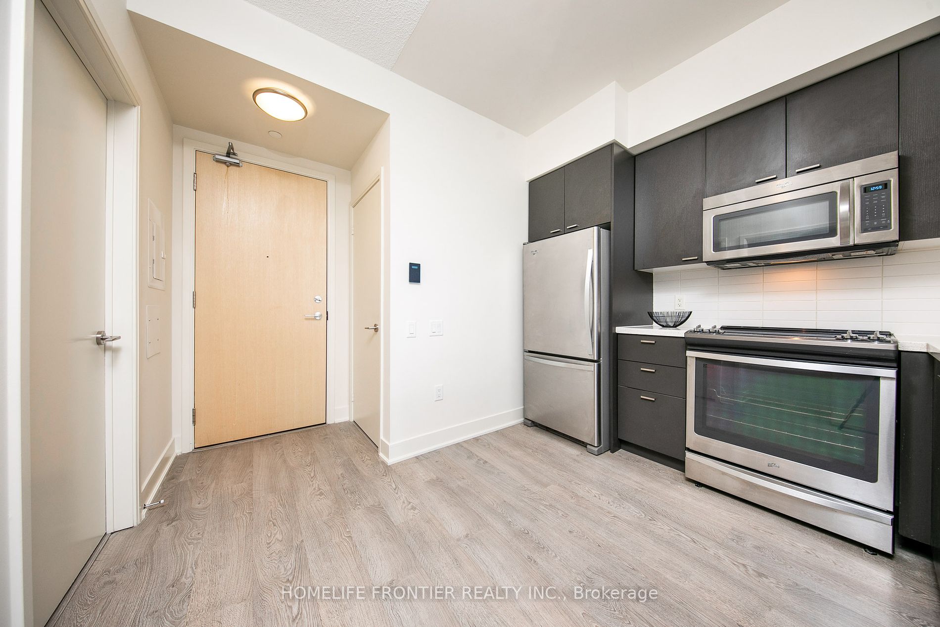 30 Roehampton Ave, #412