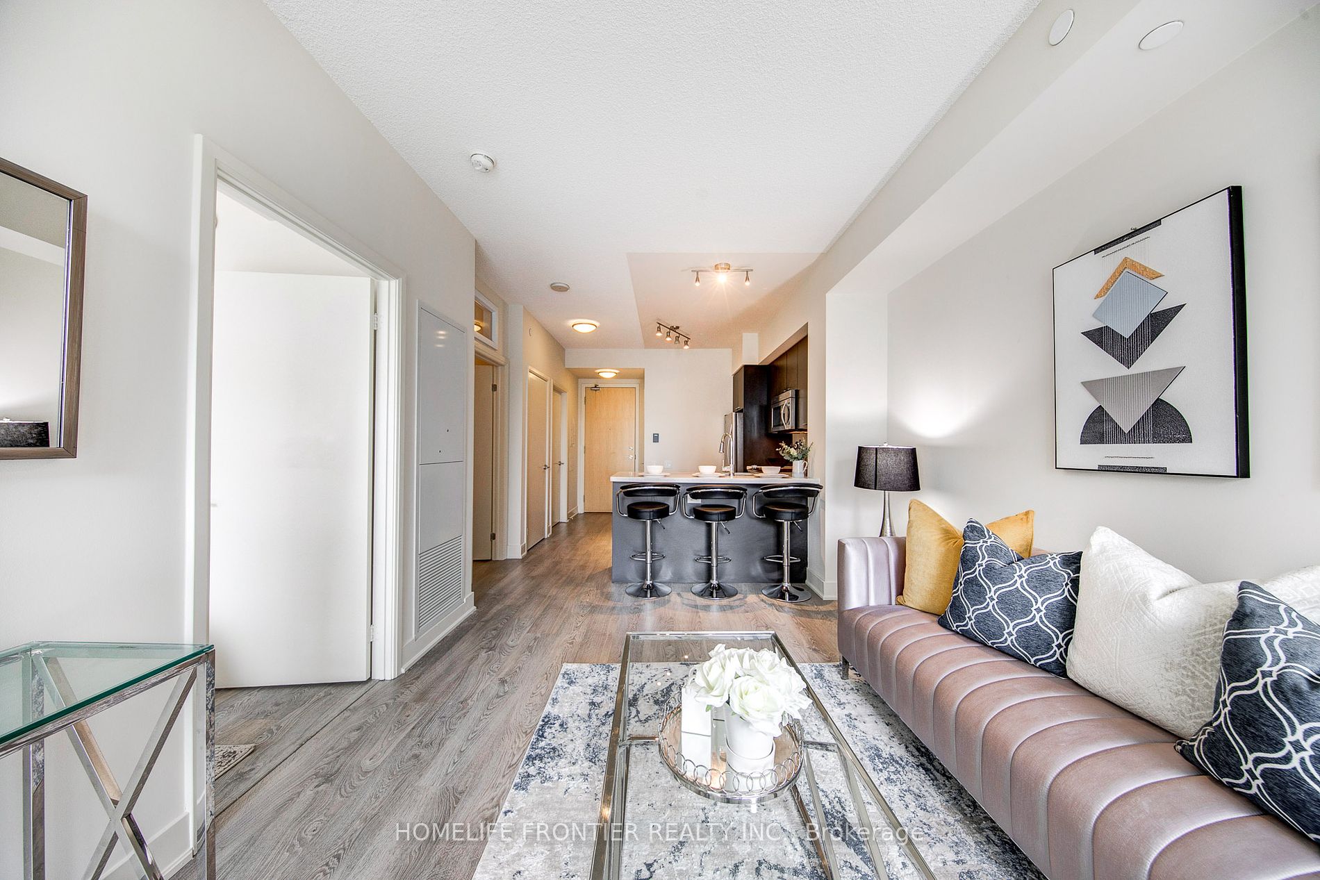 30 Roehampton Ave, #412