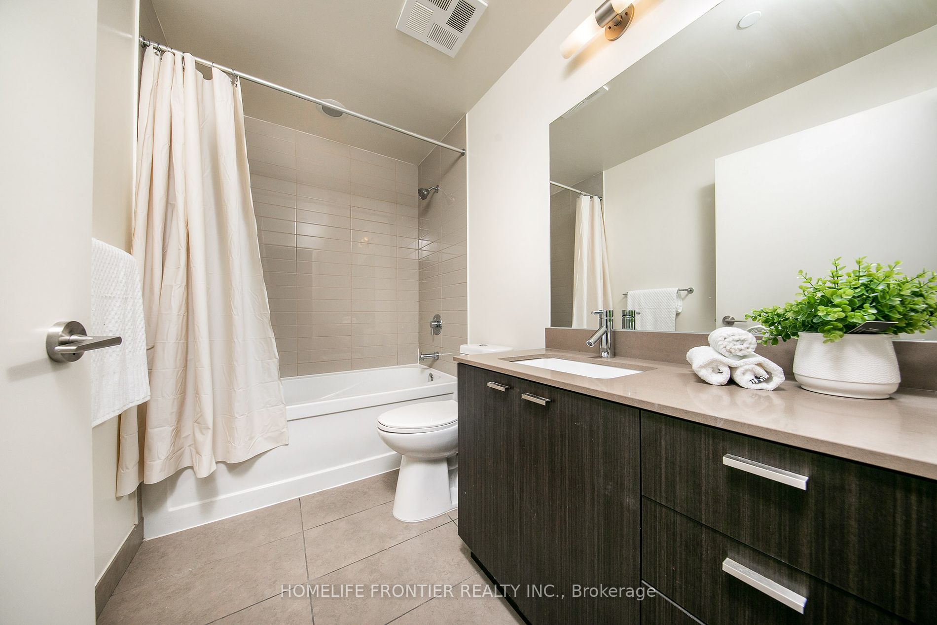 30 Roehampton Ave, #412