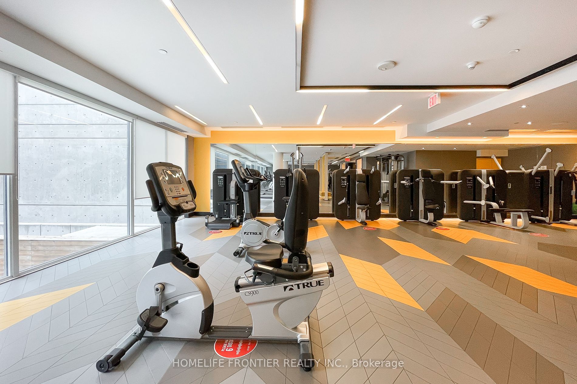 30 Roehampton Ave, #412