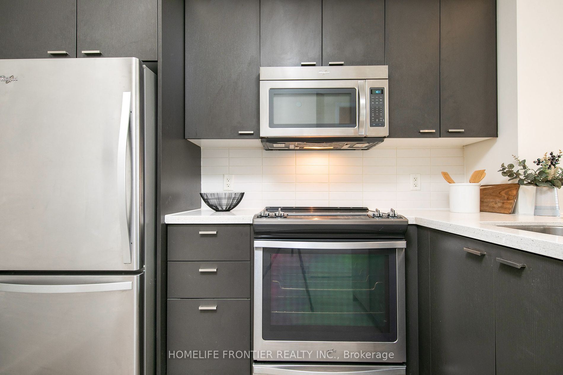 30 Roehampton Ave, #412