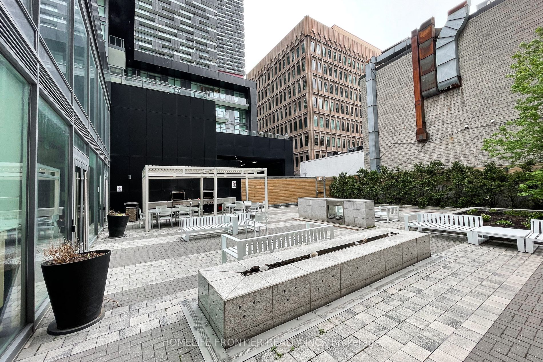 30 Roehampton Ave, #412