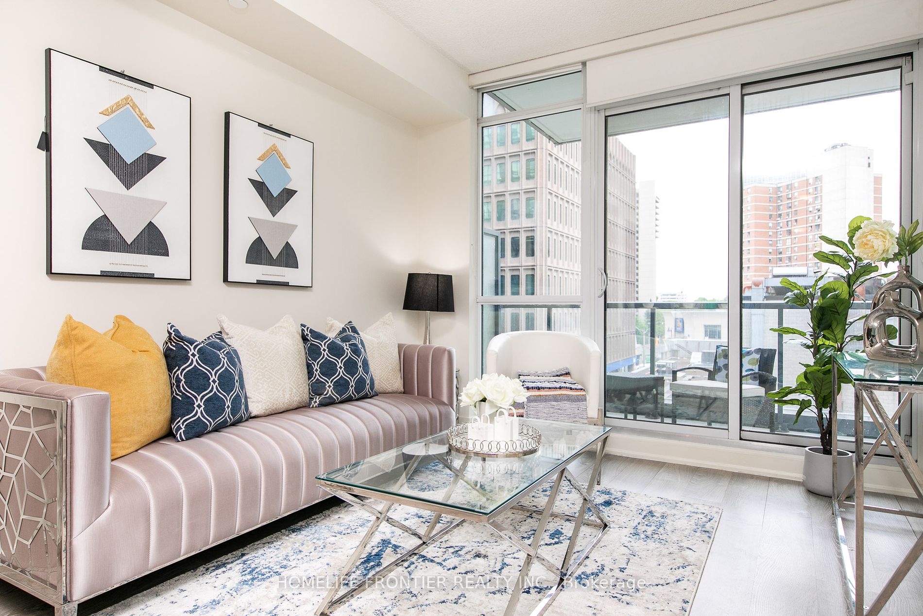 30 Roehampton Ave, #412