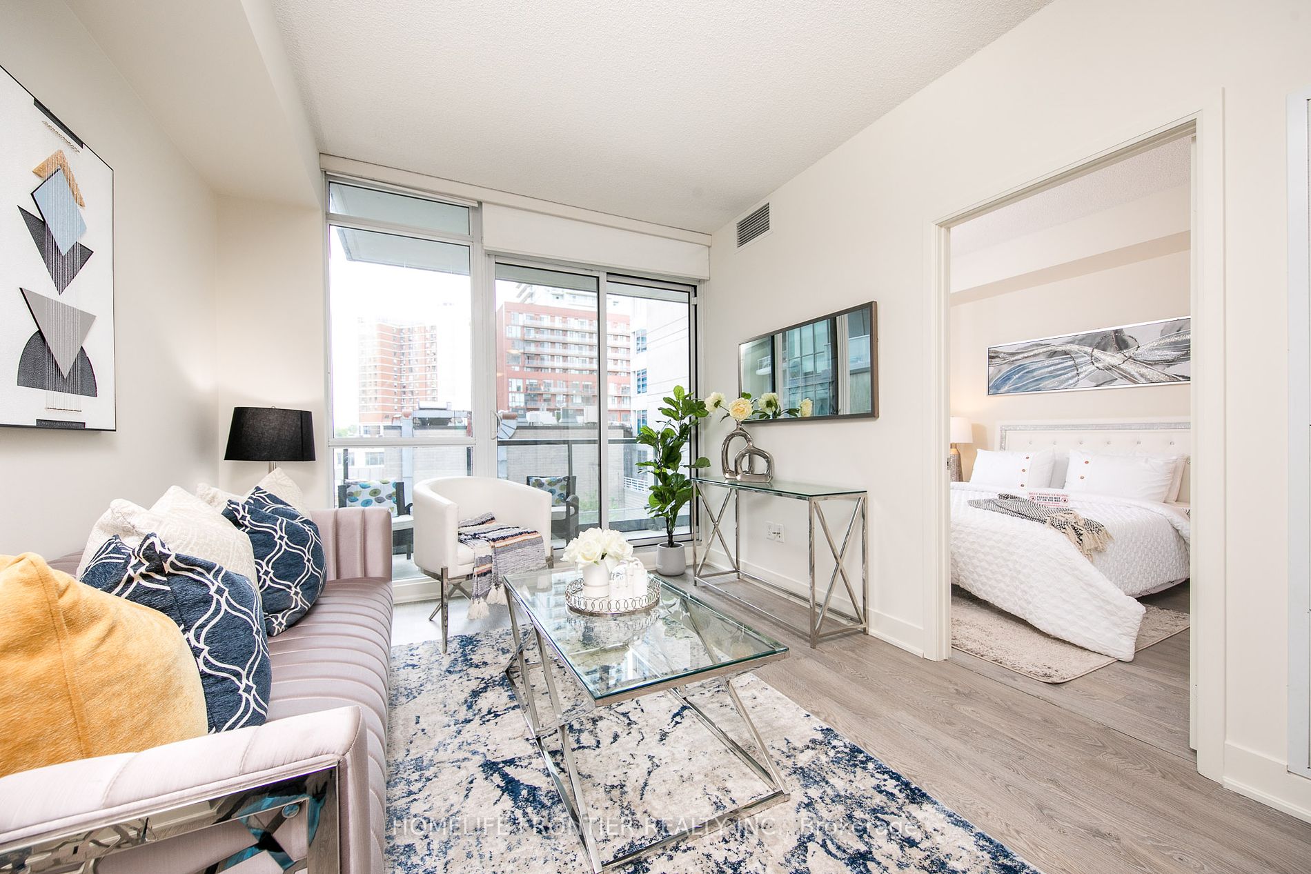 30 Roehampton Ave, #412