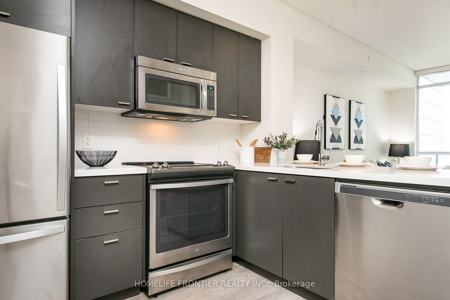 30 Roehampton Ave, #412