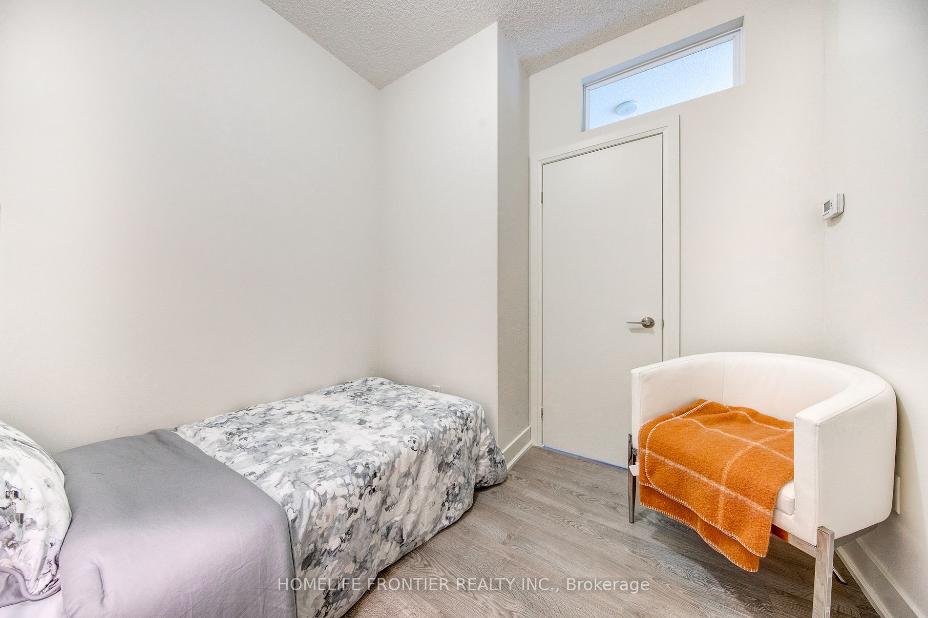 30 Roehampton Ave, #412
