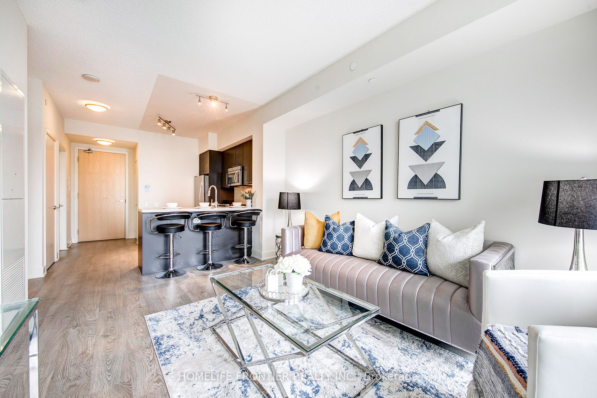 30 Roehampton Ave, #412