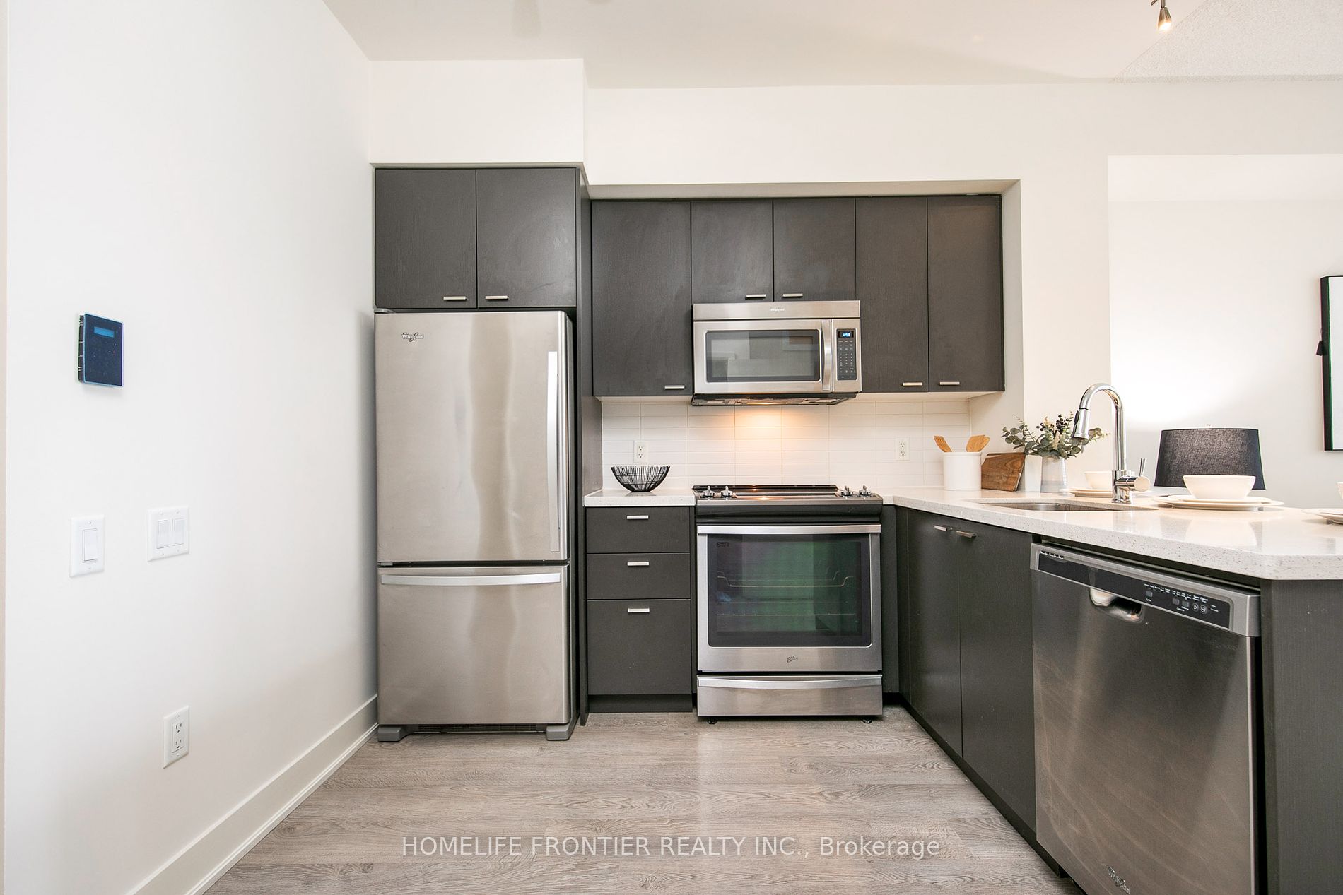 30 Roehampton Ave, #412