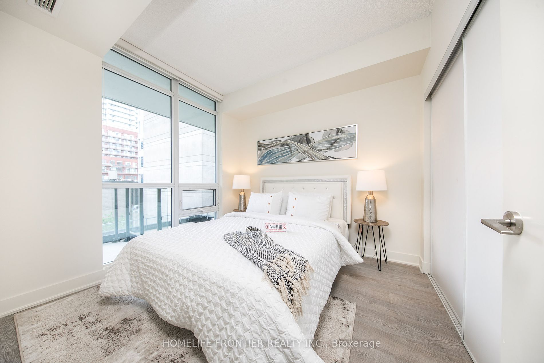 30 Roehampton Ave, #412