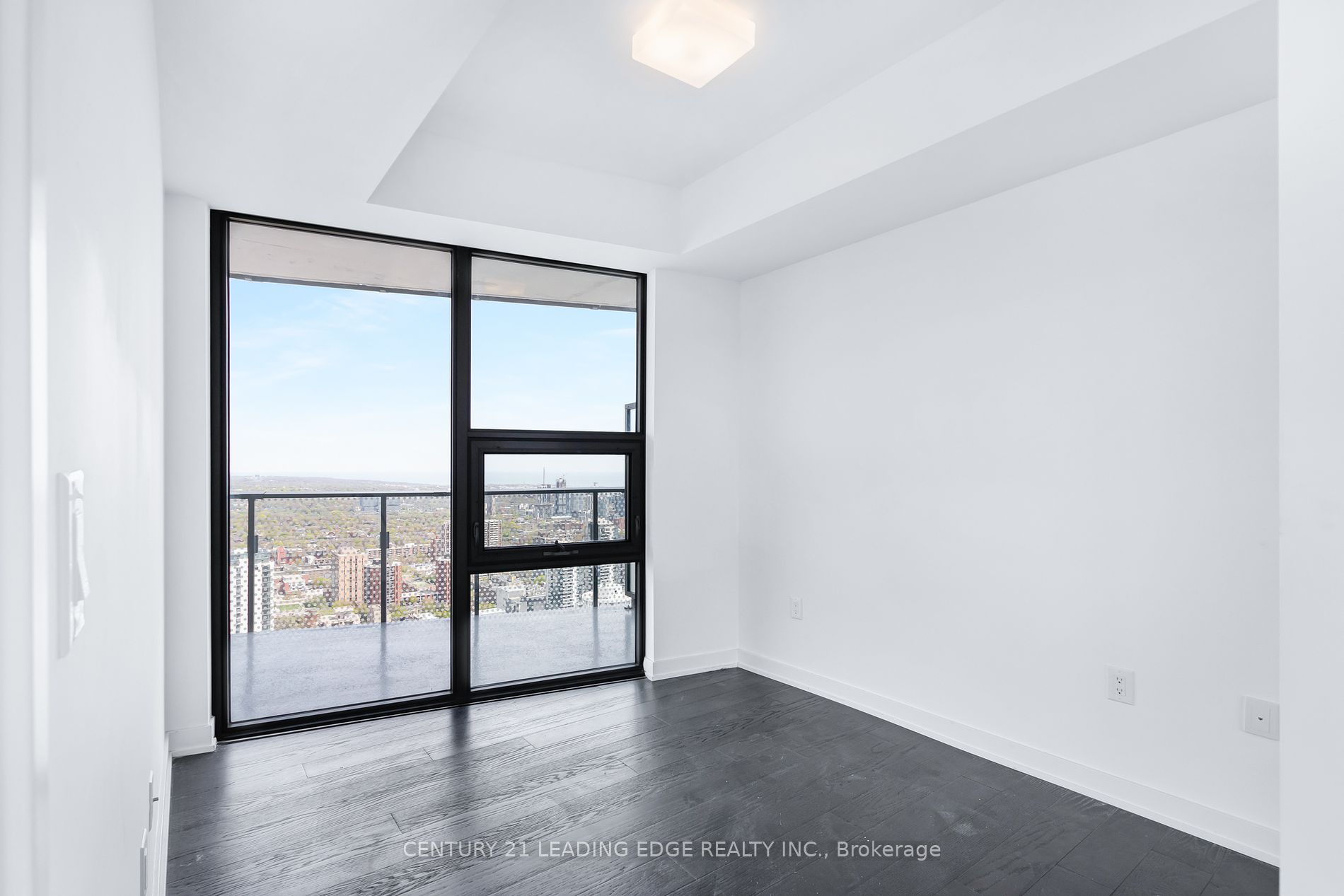 11 Wellesley St W, #4711