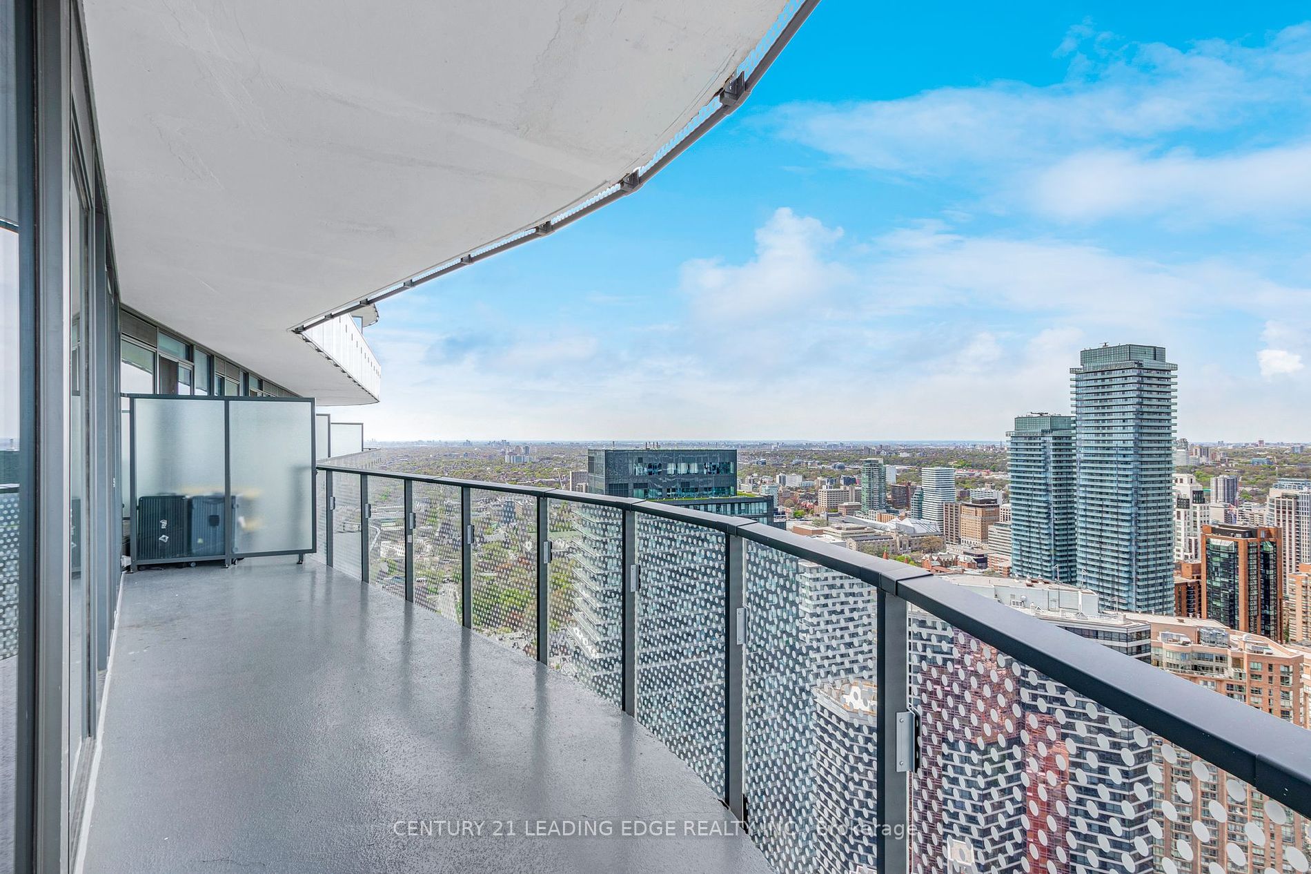 11 Wellesley St W, #4711