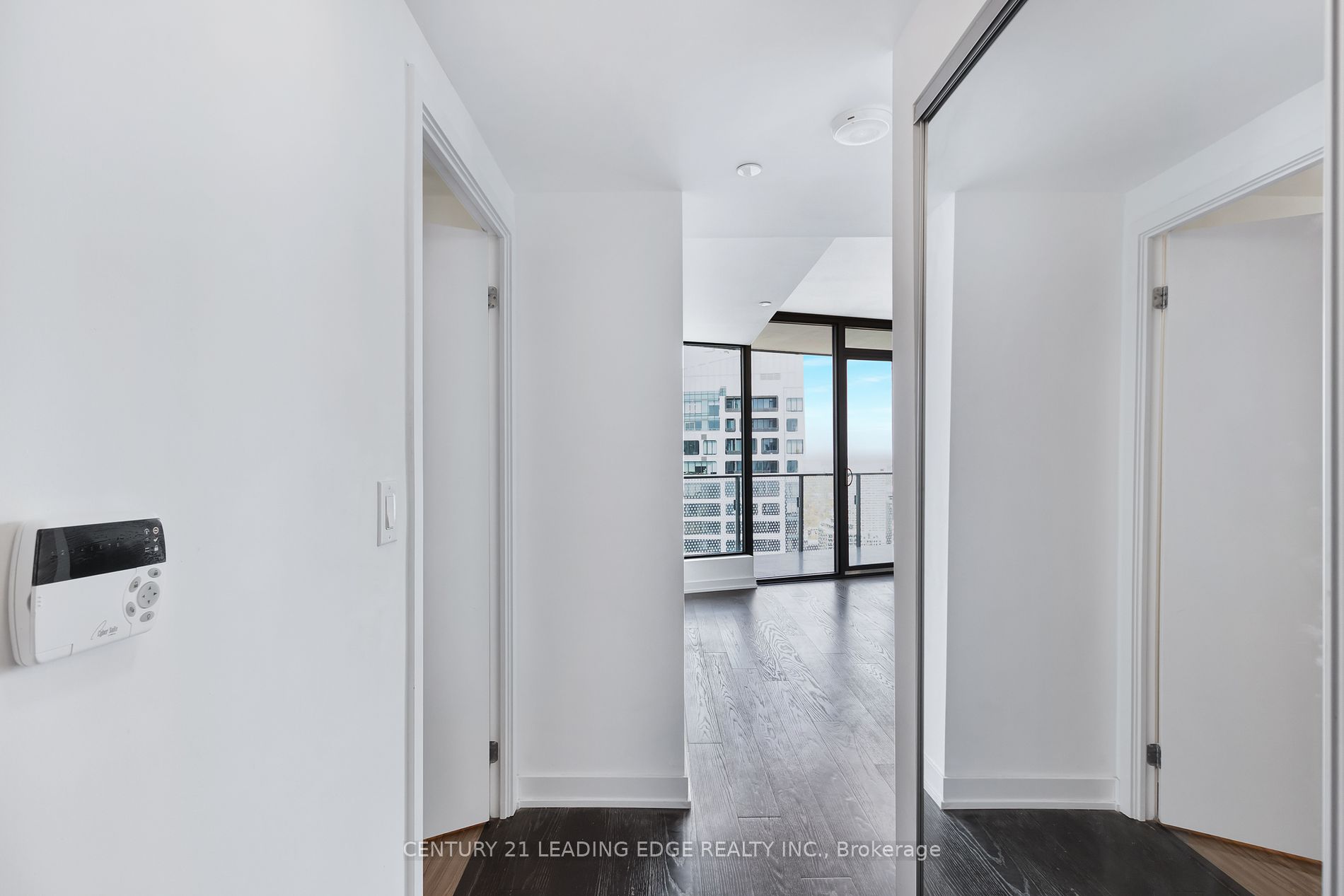 11 Wellesley St W, #4711