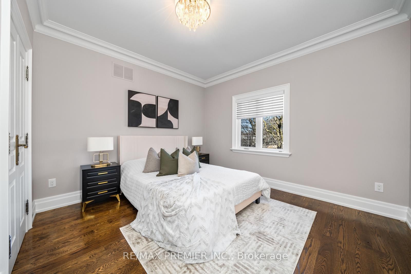 142 Upper Canada Drive