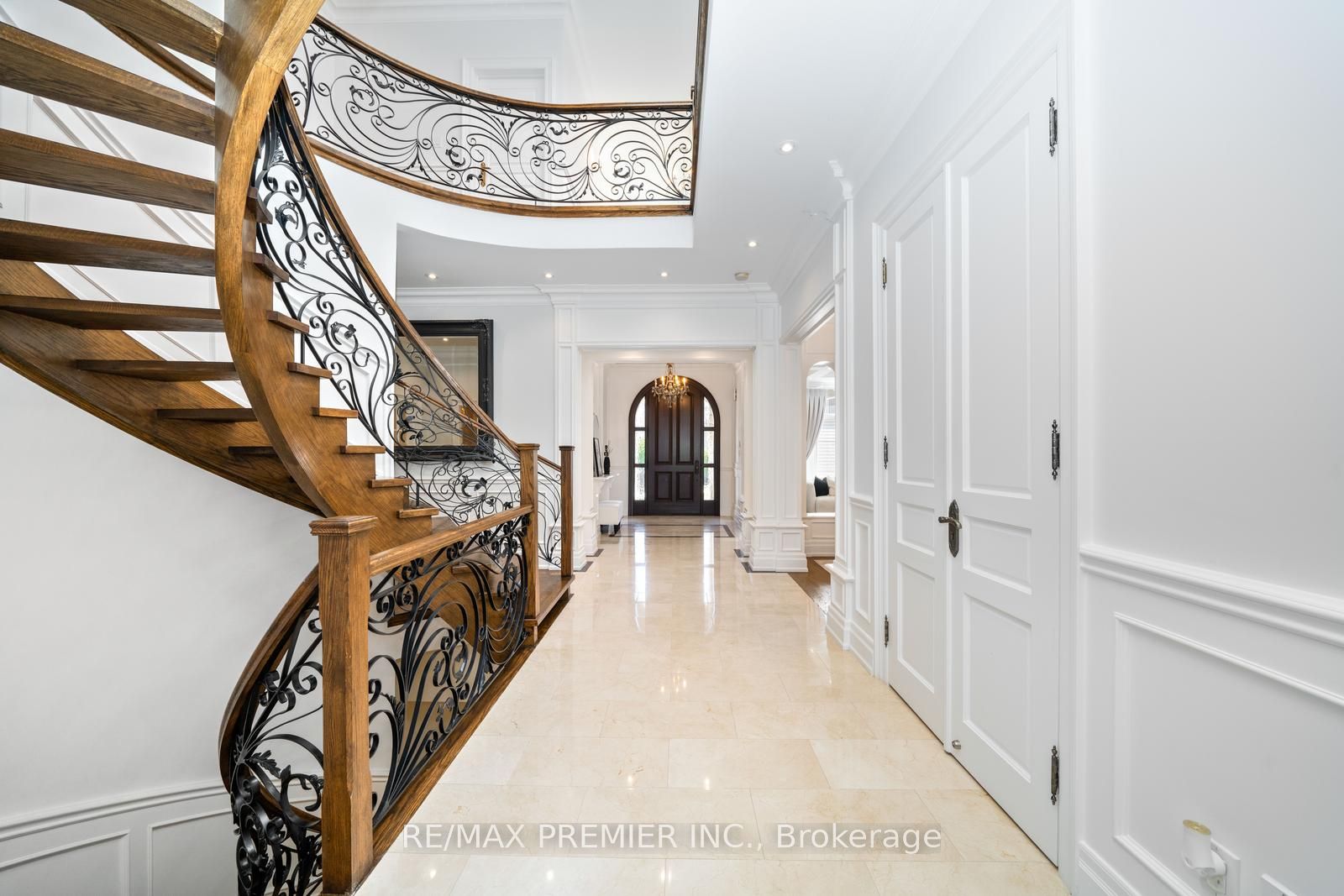 142 Upper Canada Drive
