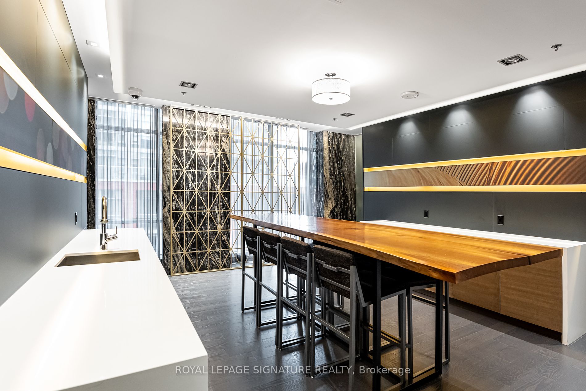 30 Nelson St, #324
