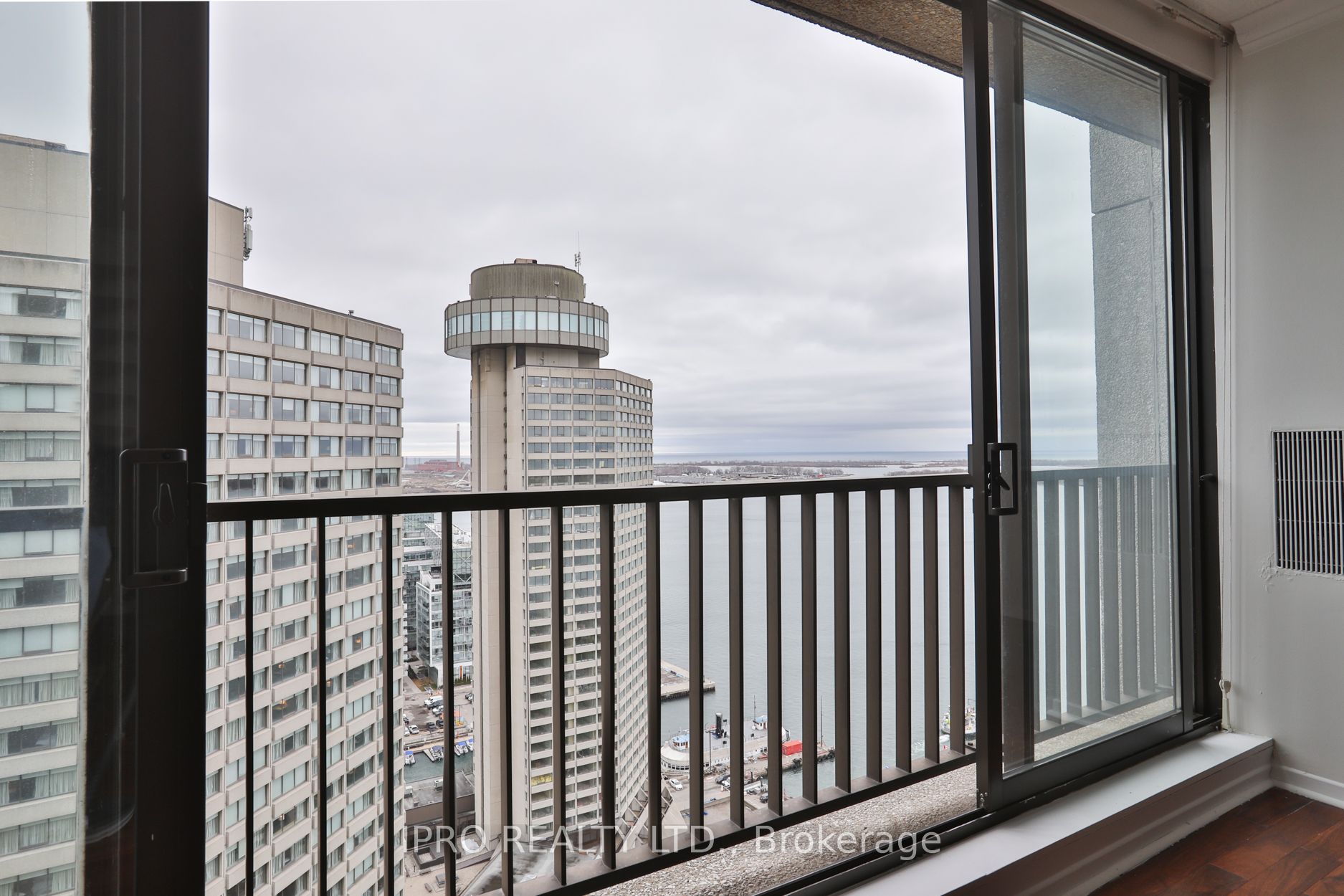 33 Harbour Square, #3234