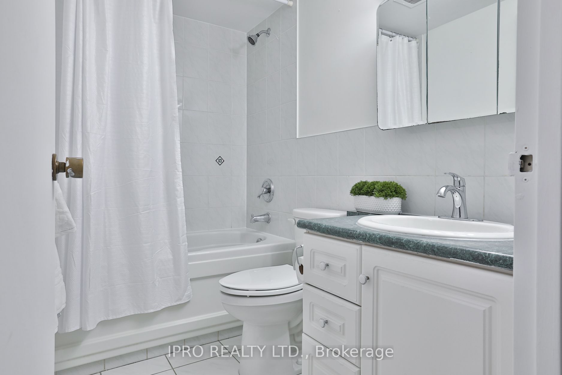 33 Harbour Square, #3234