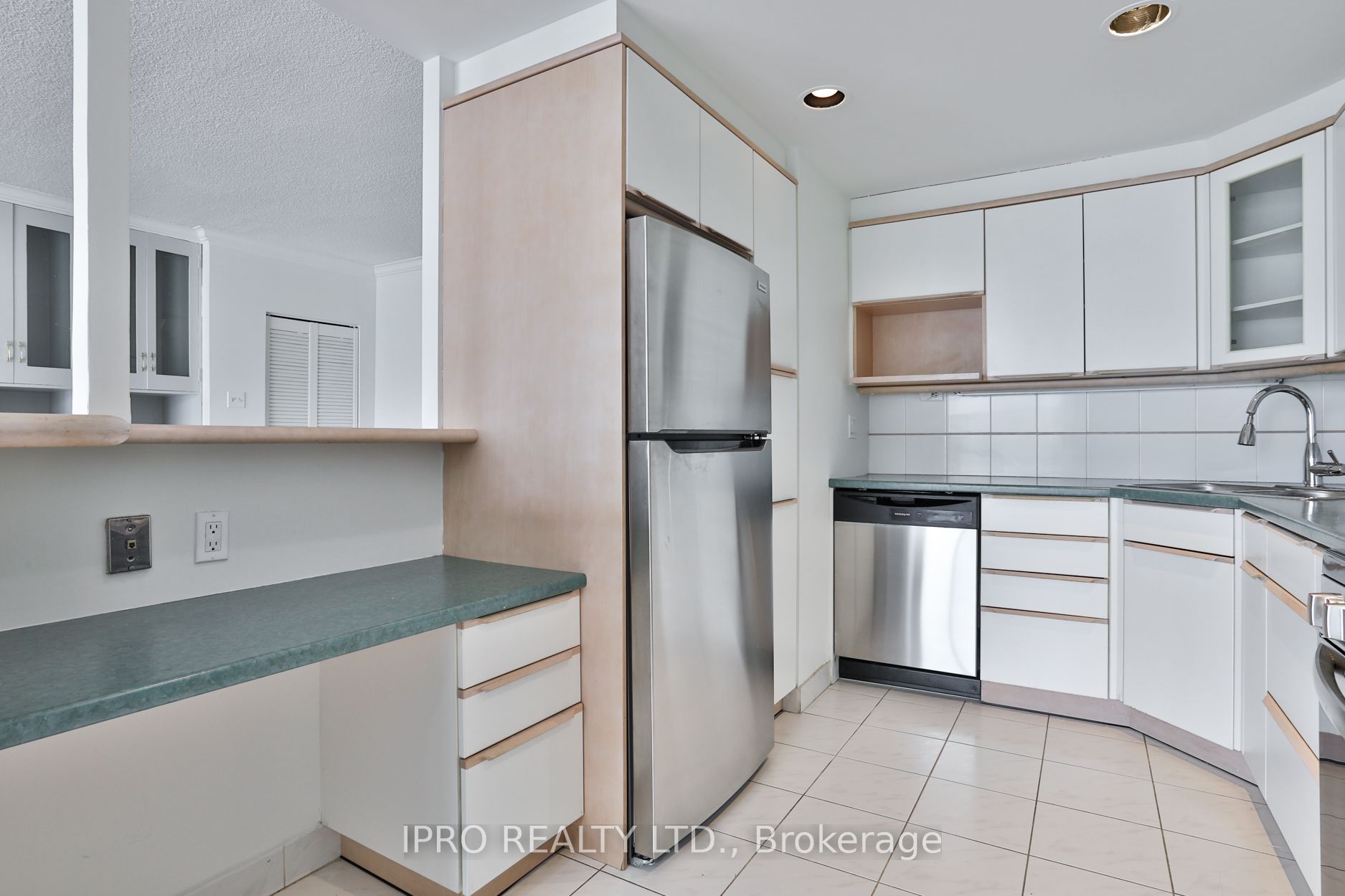 33 Harbour Square, #3234