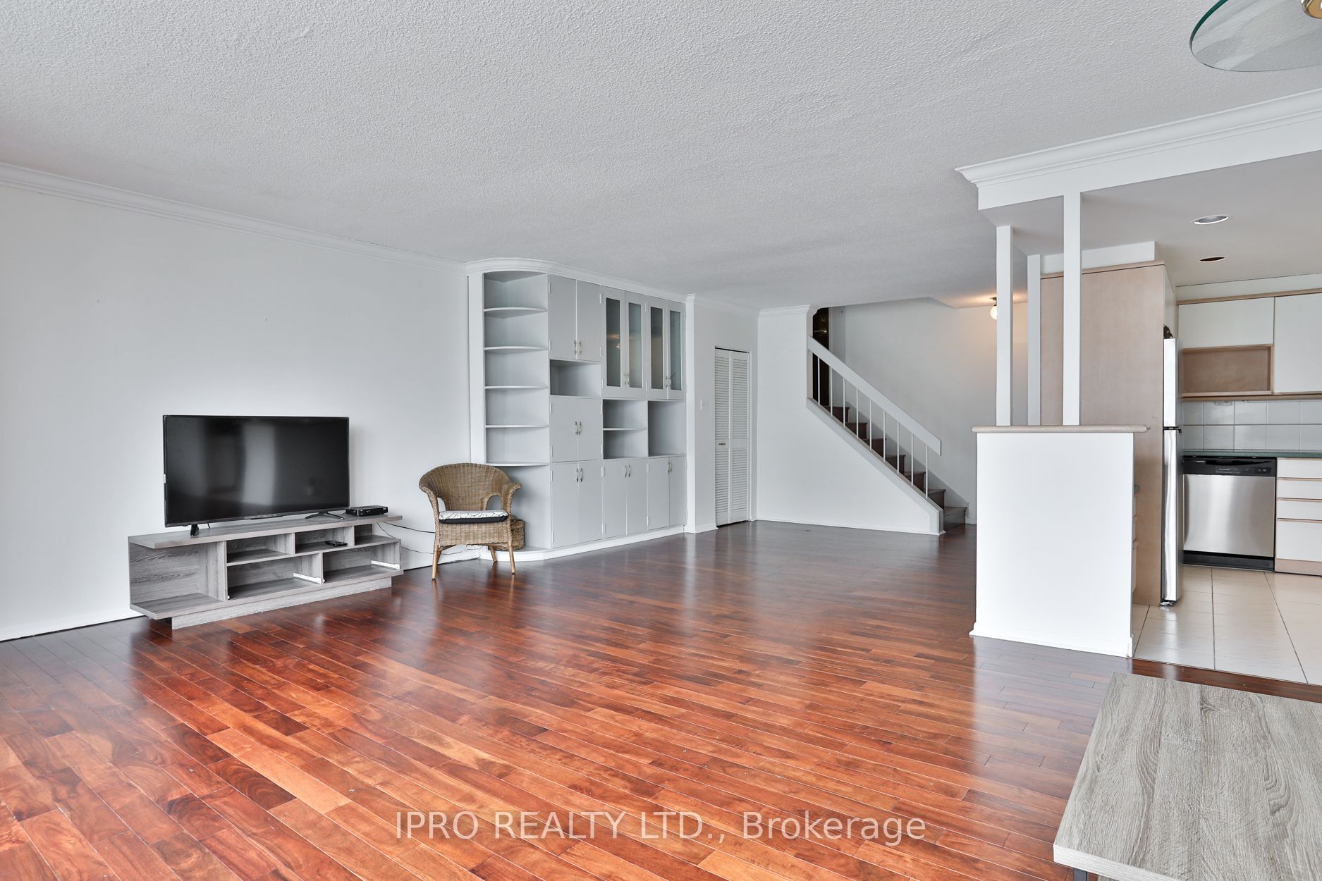 33 Harbour Square, #3234
