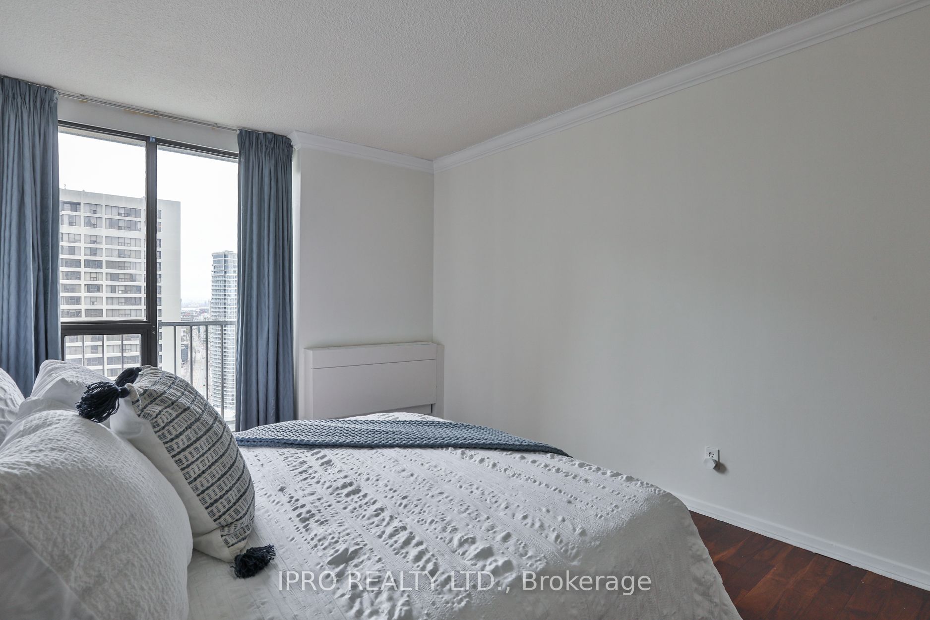 33 Harbour Square, #3234