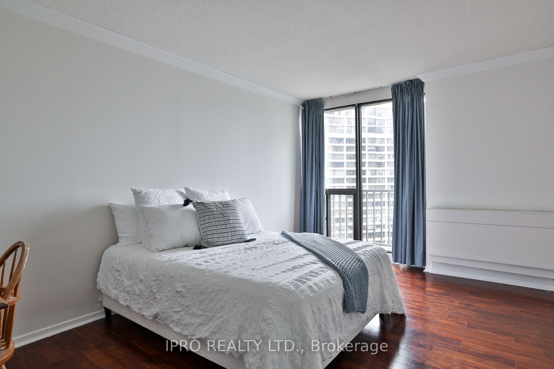 33 Harbour Square, #3234