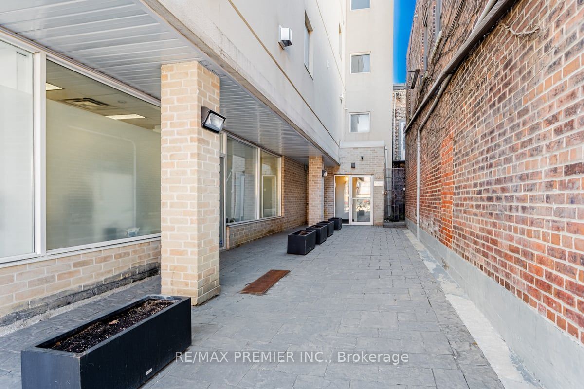 473 Dupont Street #2