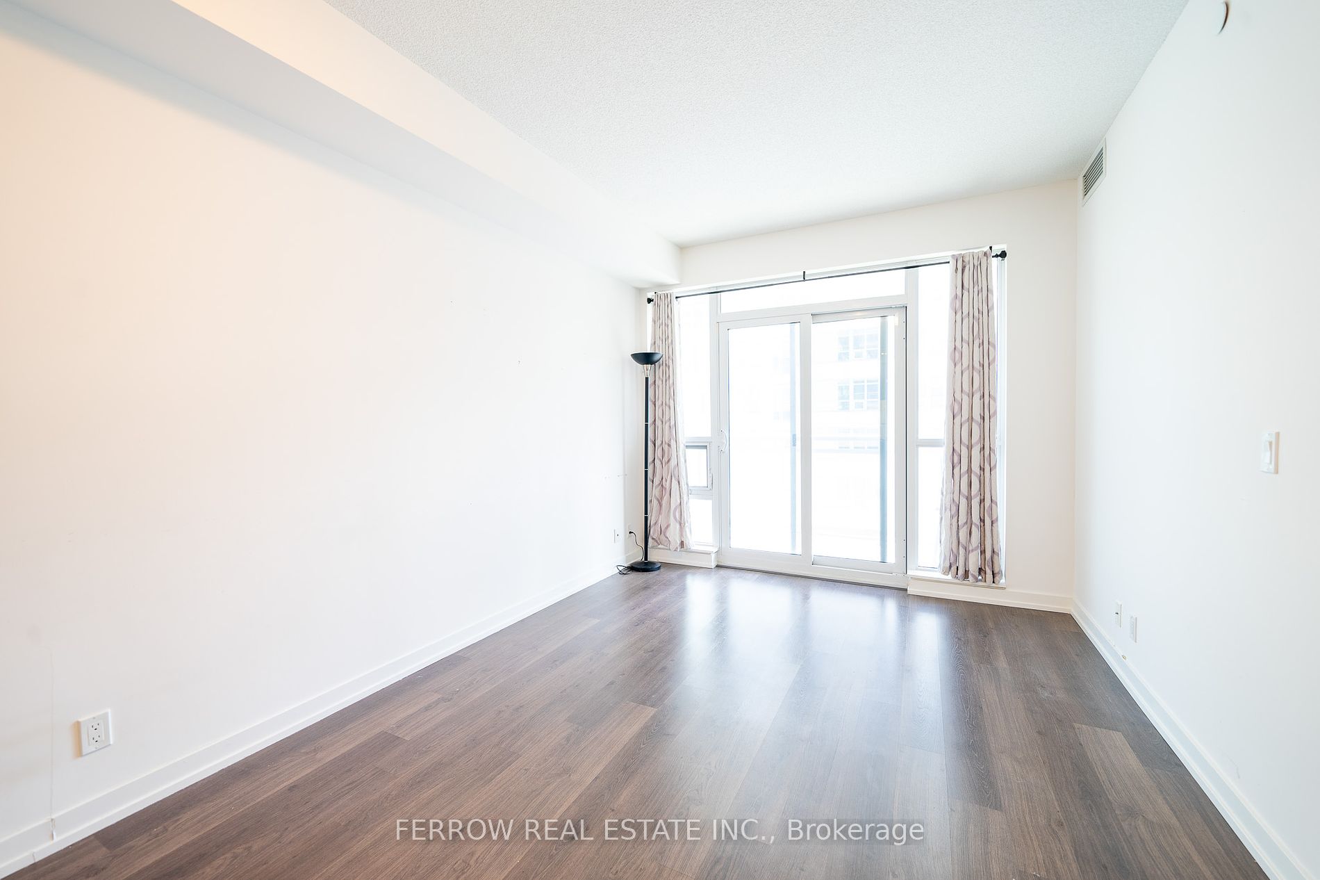 89 Dunfield Ave, #909