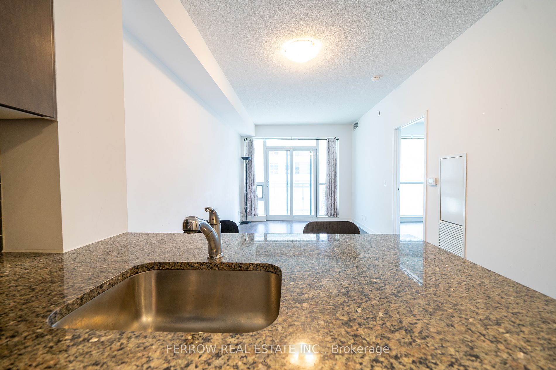 89 Dunfield Ave, #909