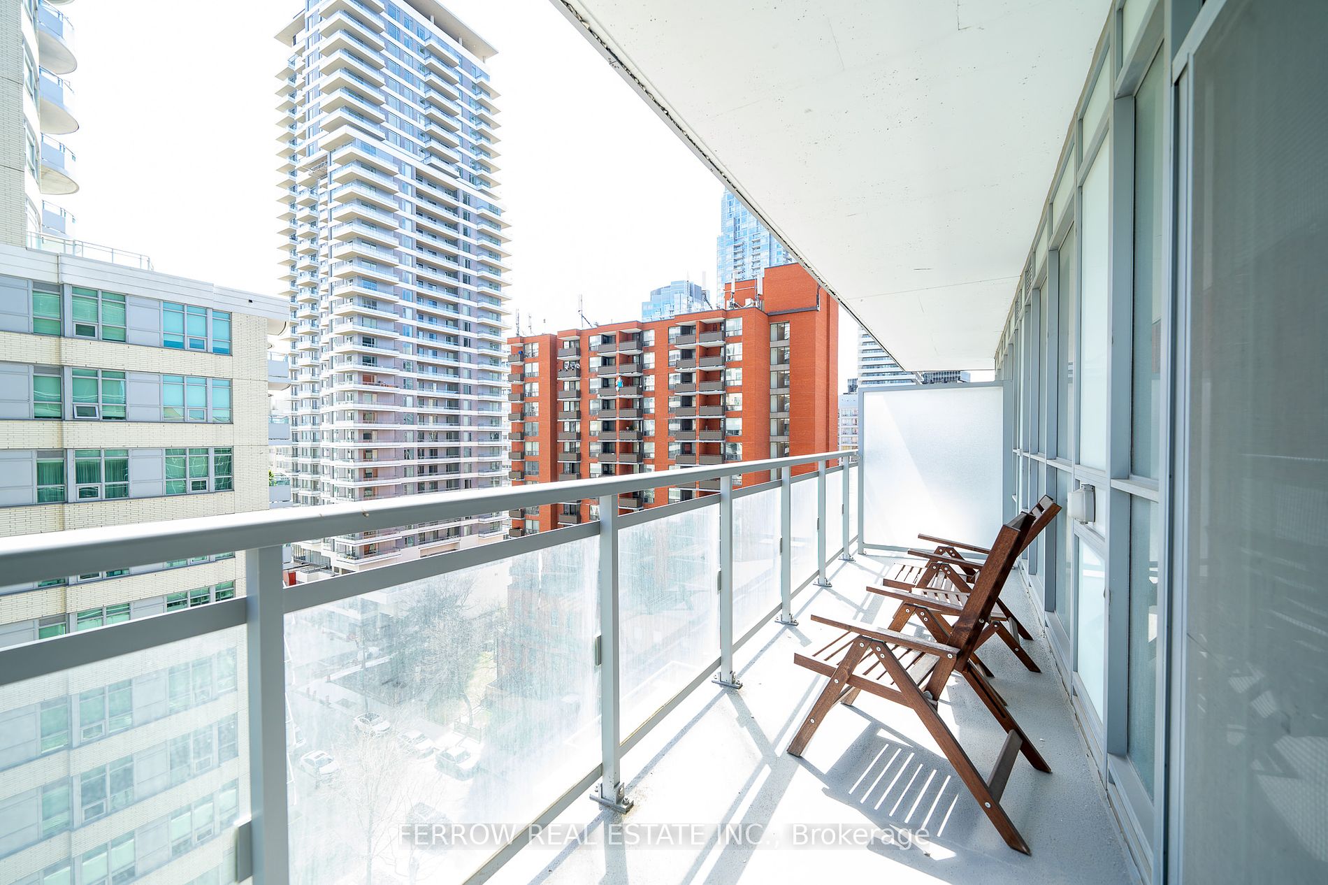 89 Dunfield Ave, #909