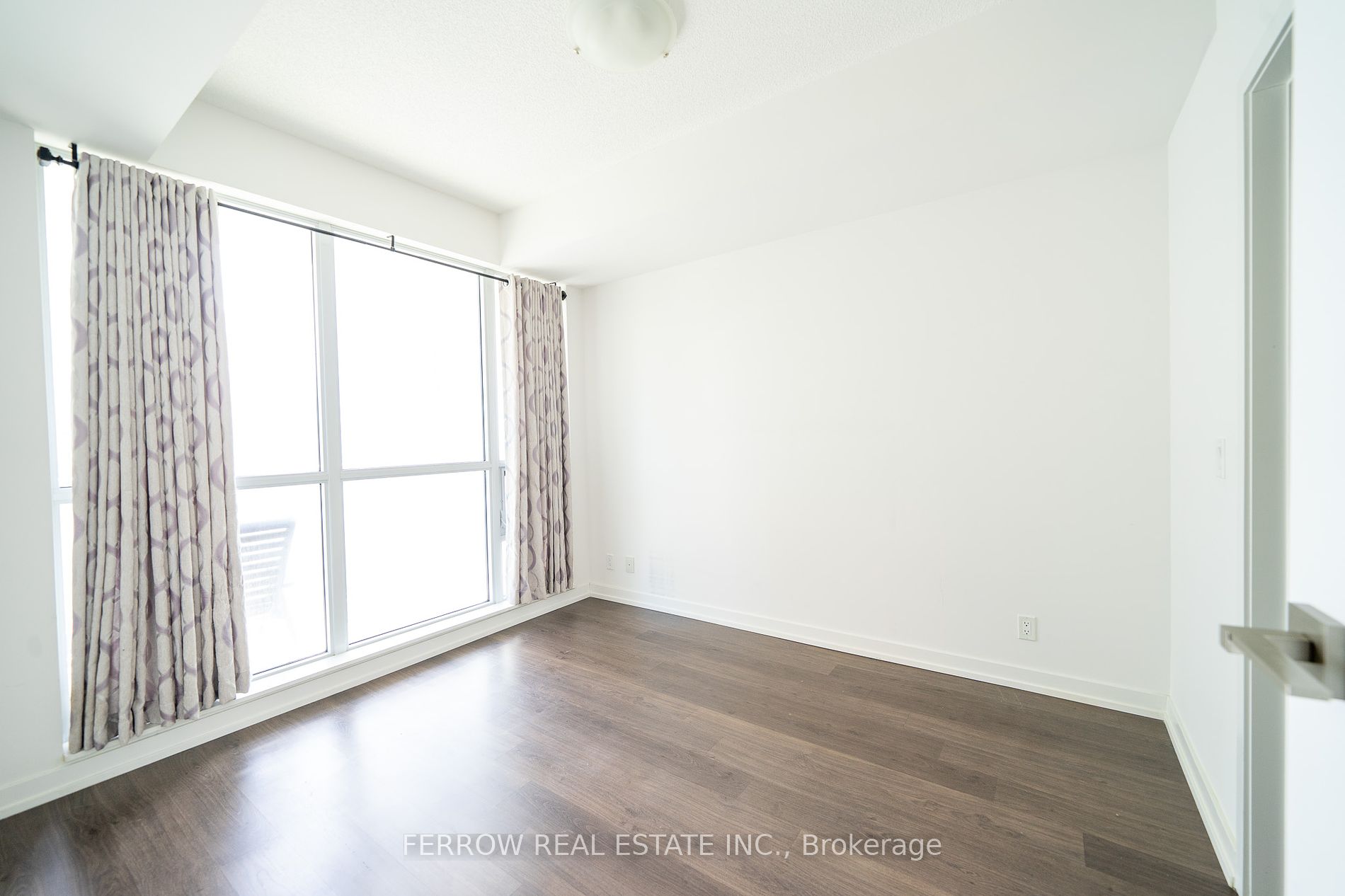 89 Dunfield Ave, #909