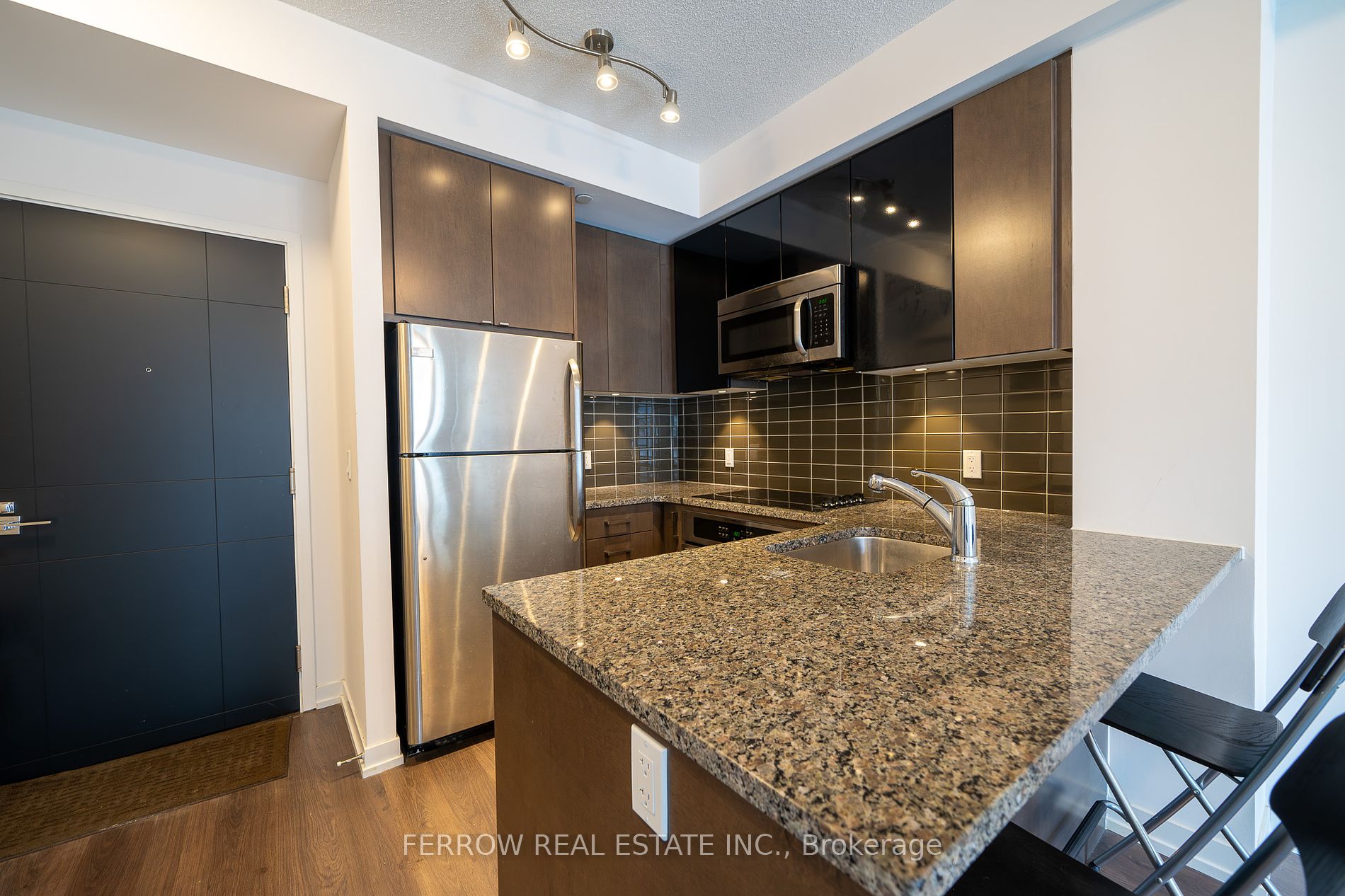 89 Dunfield Ave, #909