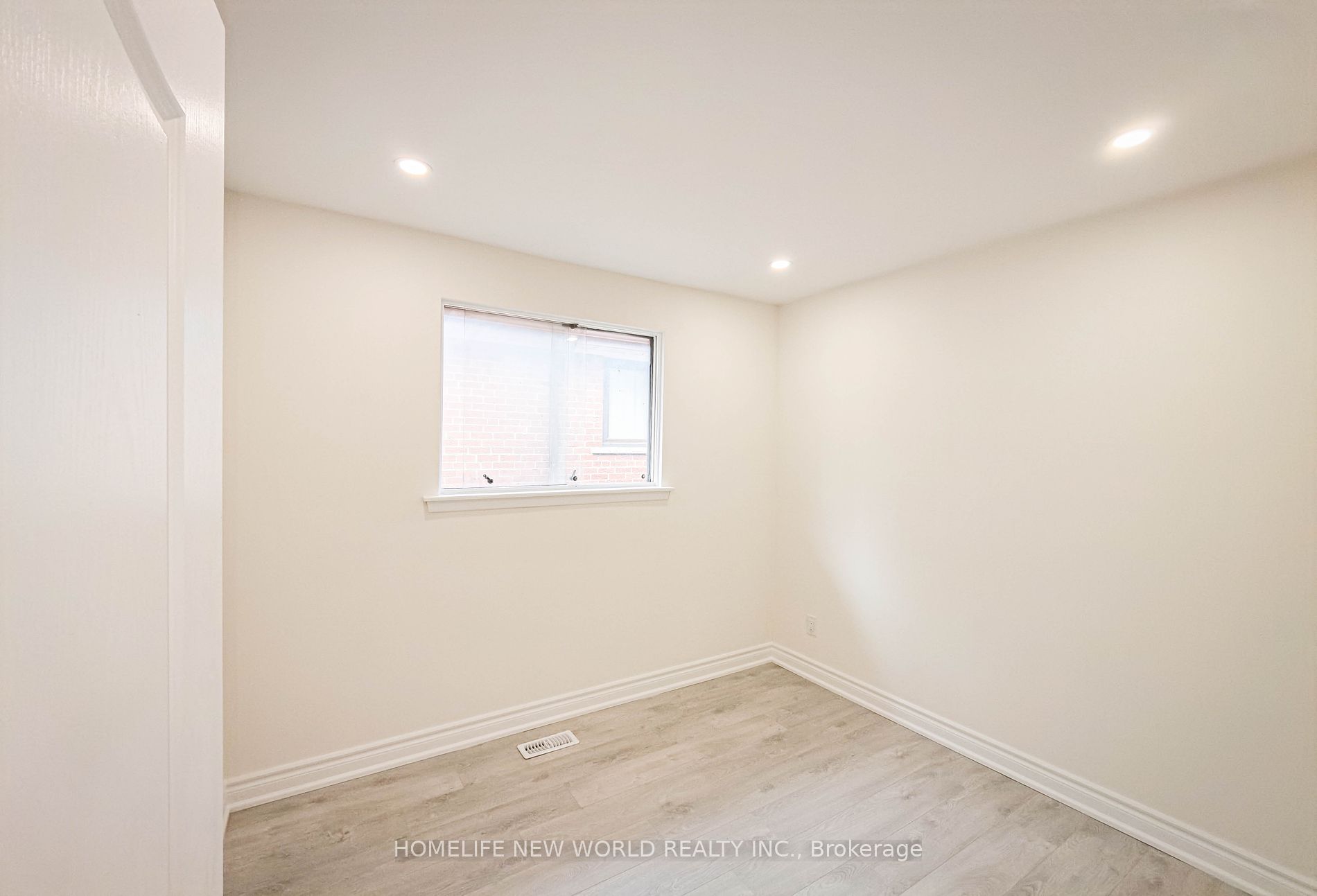 52 Dukinfield Crescent