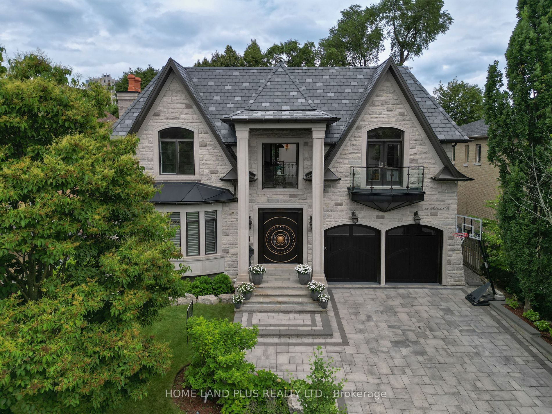 88 Aldershot Cres
