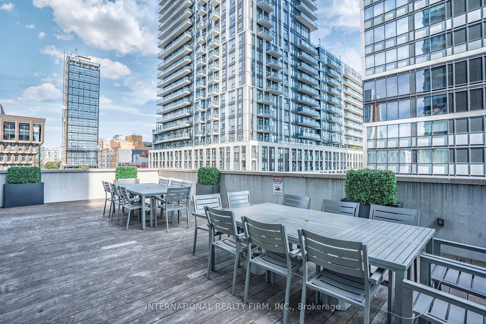 159 Dundas St E, #403