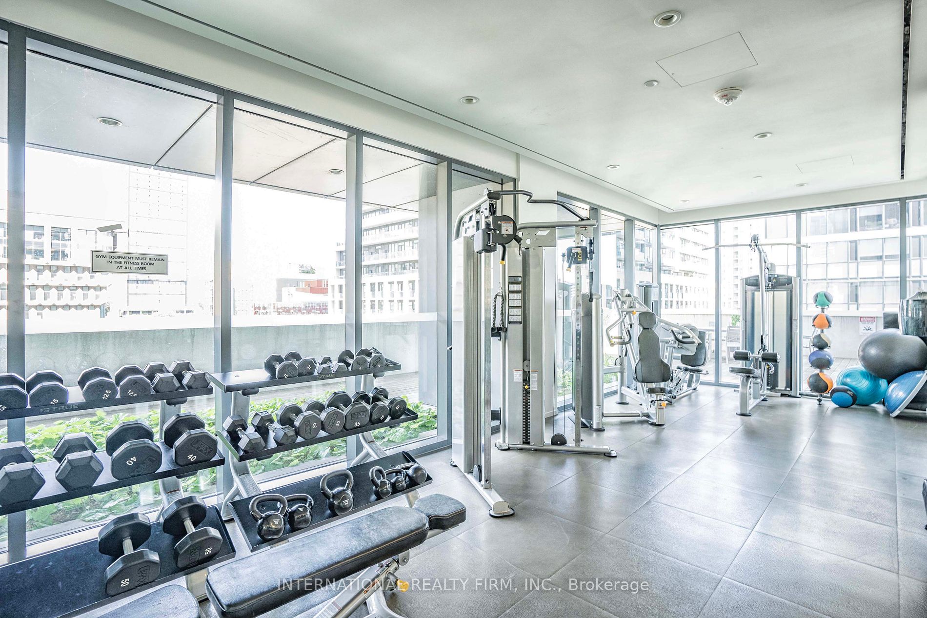 159 Dundas St E, #403