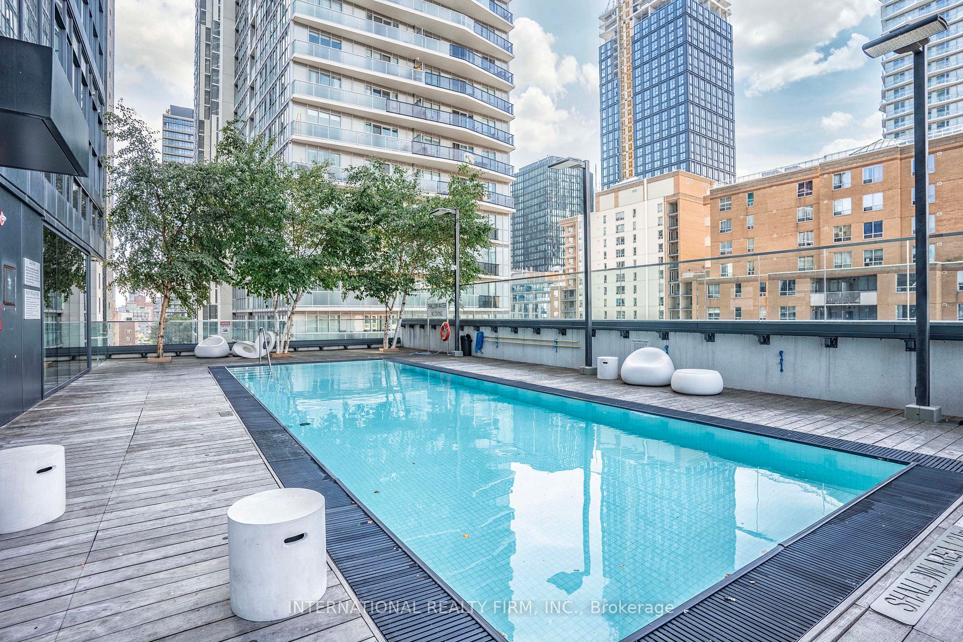 159 Dundas St E, #403