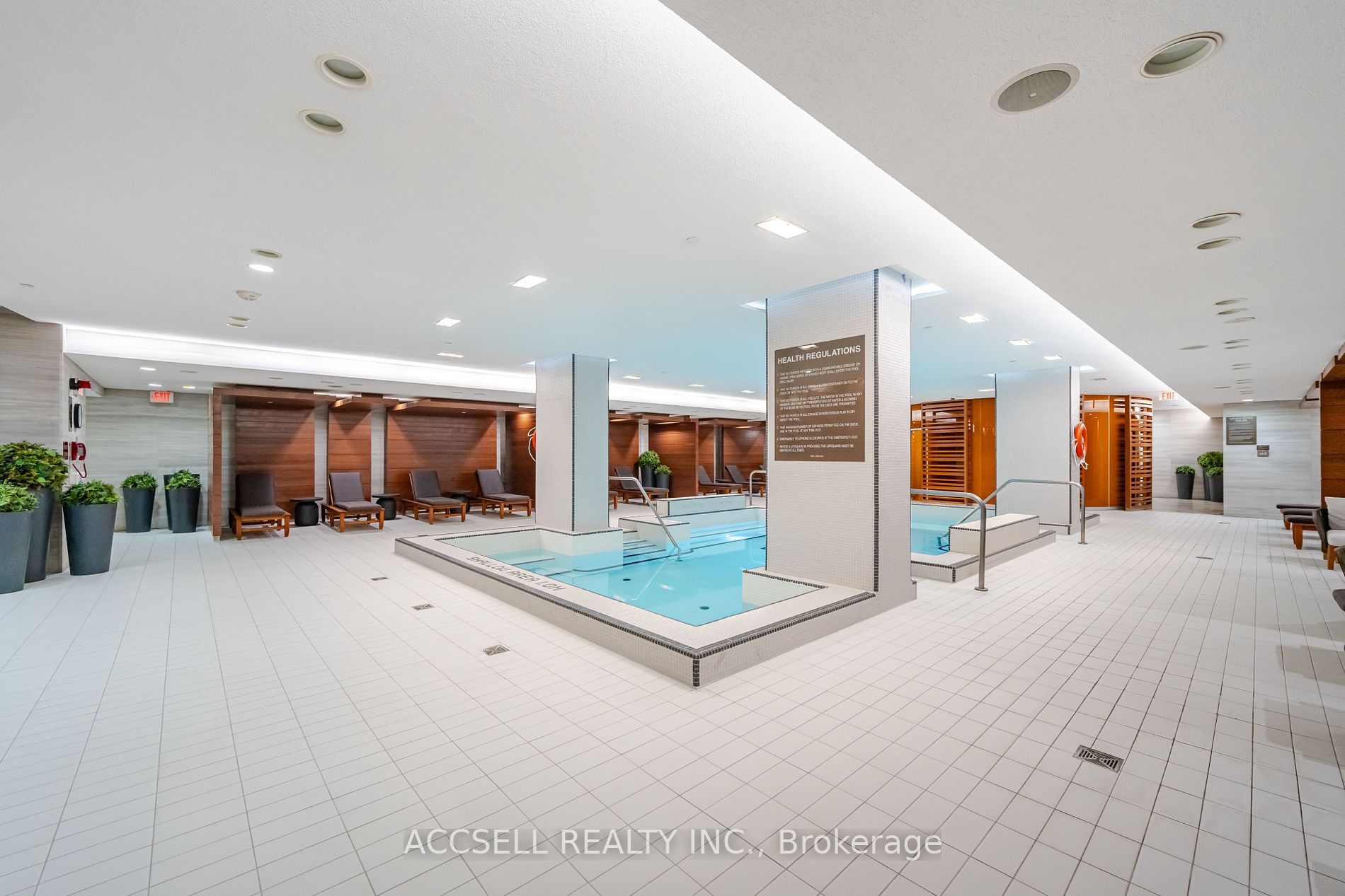 39 Queens Quay E #821