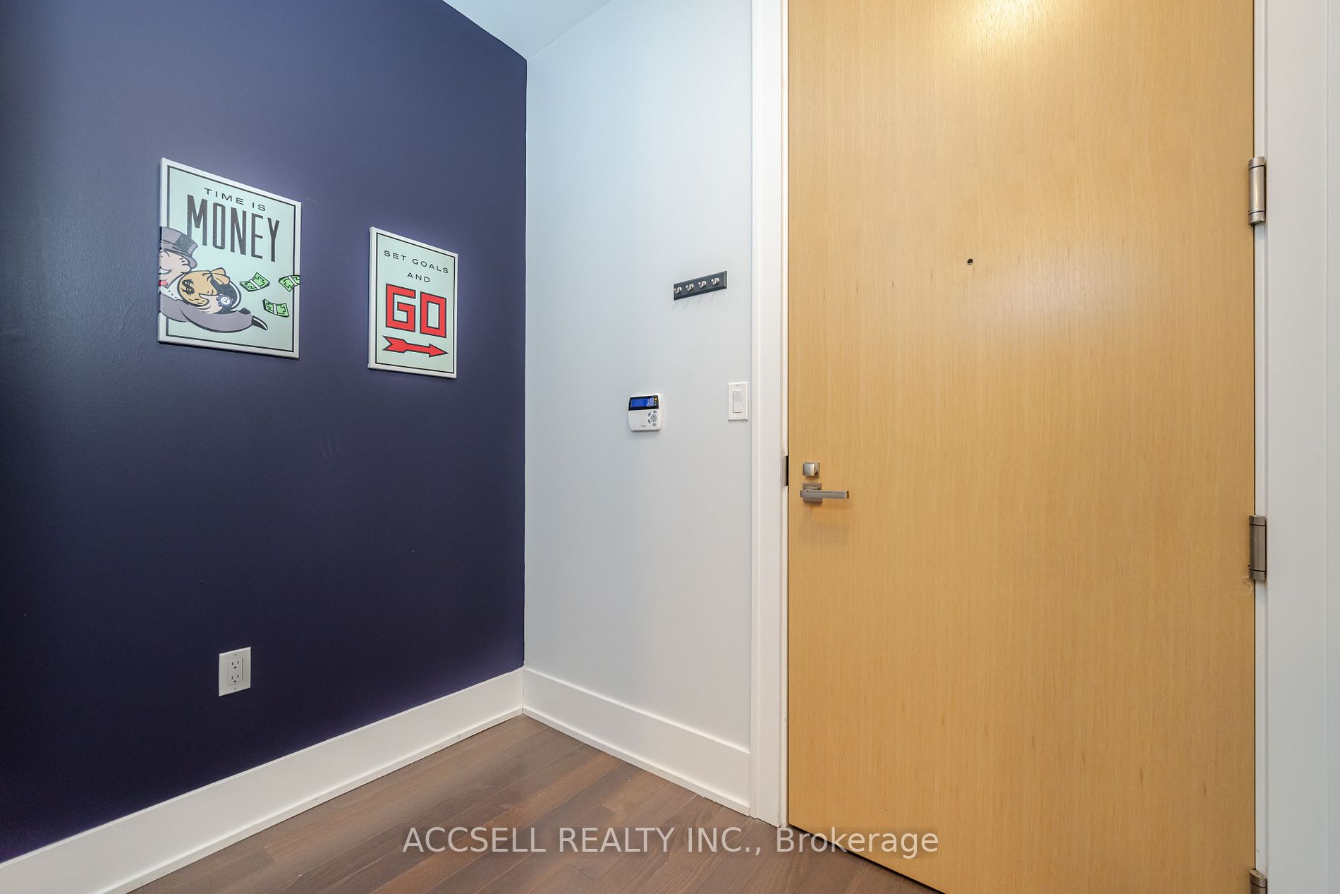39 Queens Quay E #821