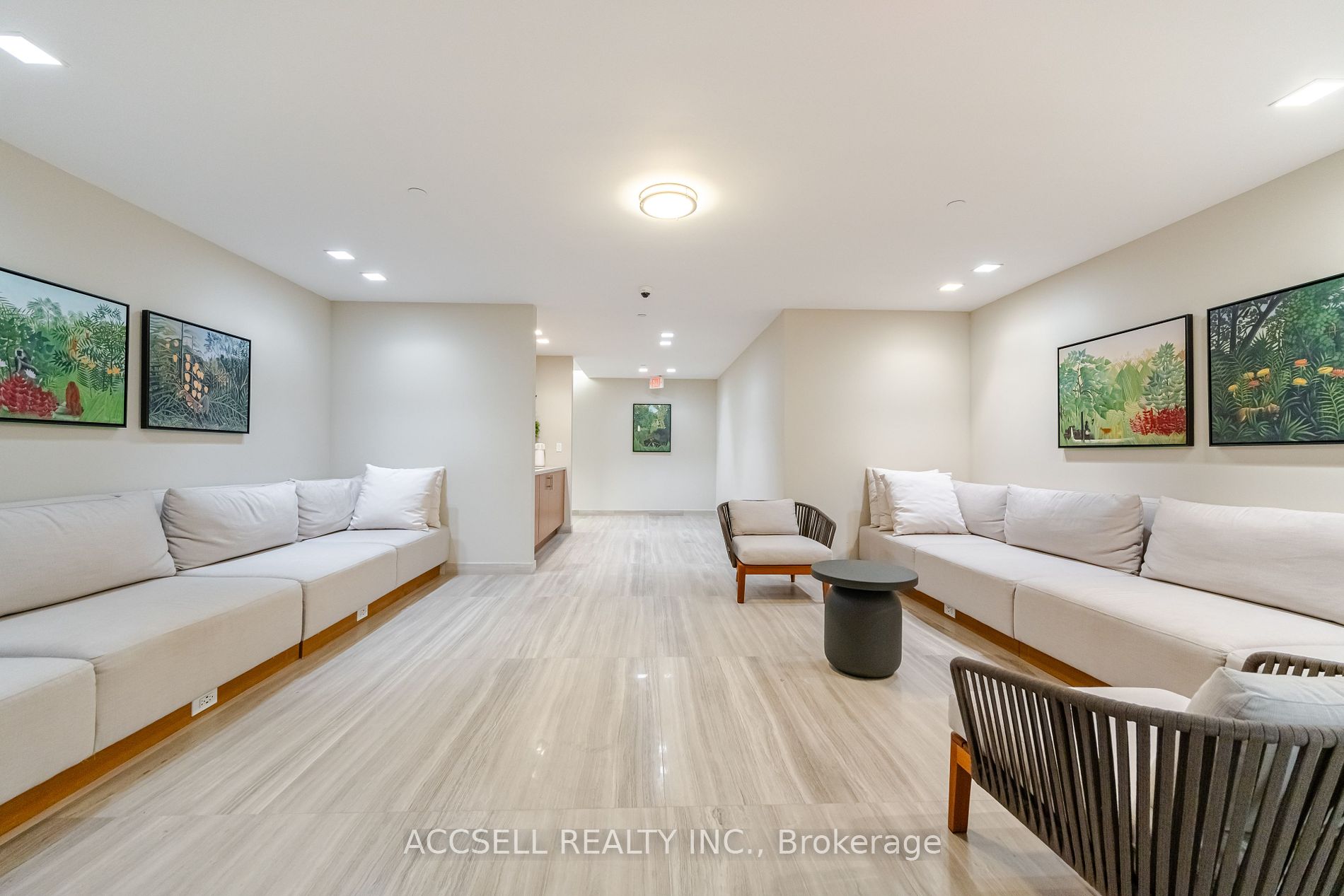 39 Queens Quay E #821