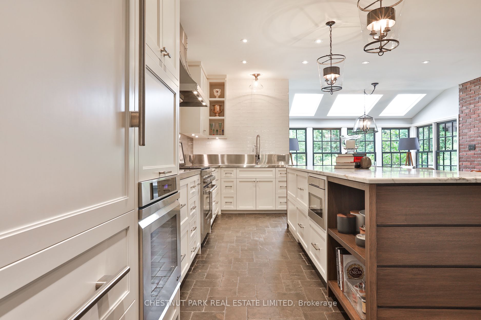 36 Riverview Dr