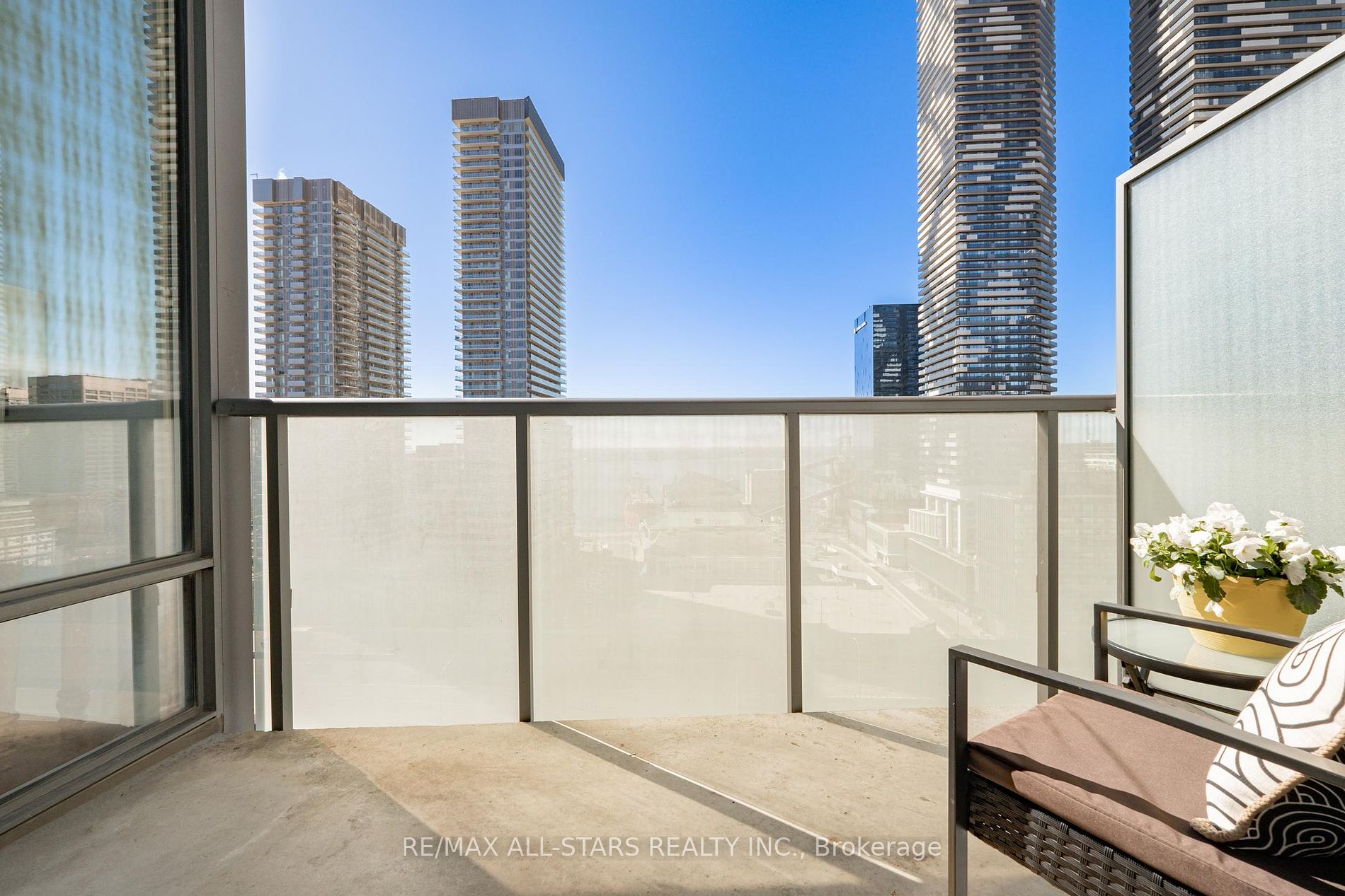 1 Market Street #1611