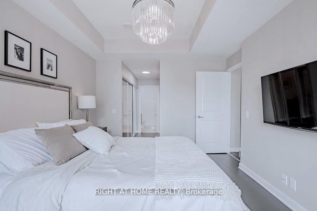 120 Parliament St, #405