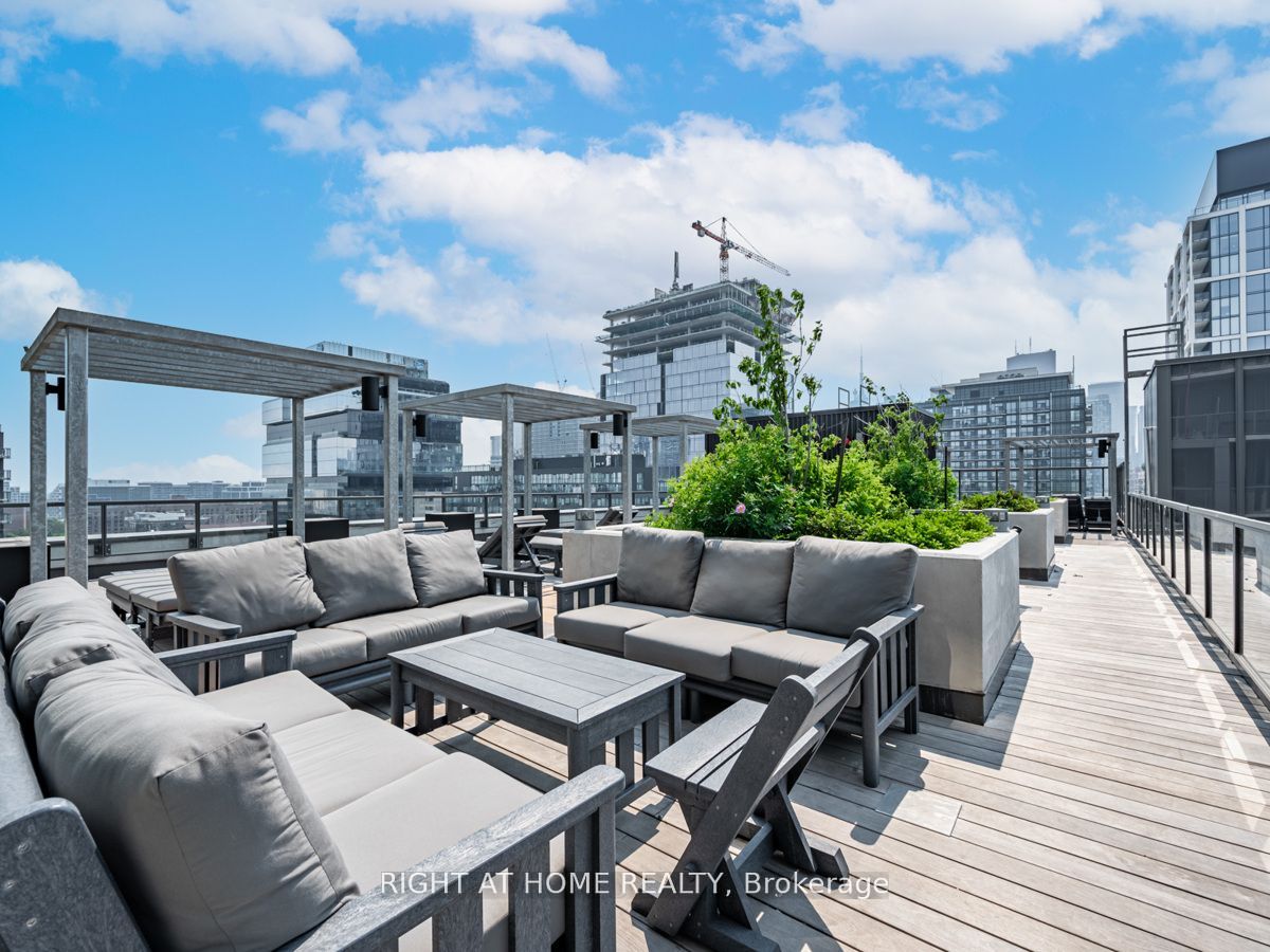 120 Parliament St, #405