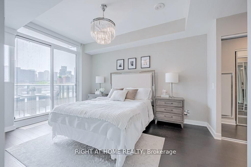 120 Parliament St, #405